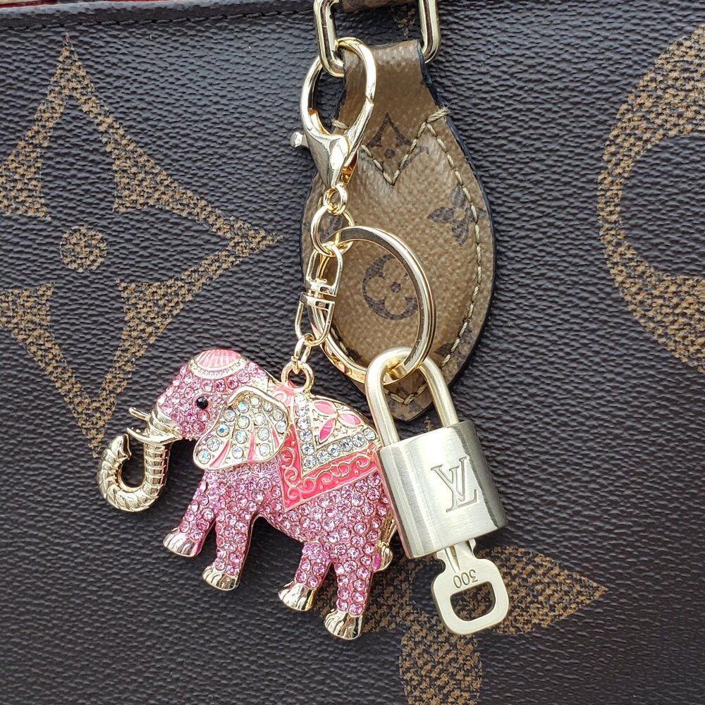 Authentic LV Gold Padlock & Key 🔑 Bag Charm /Unbranded Elephant Keychain Combo